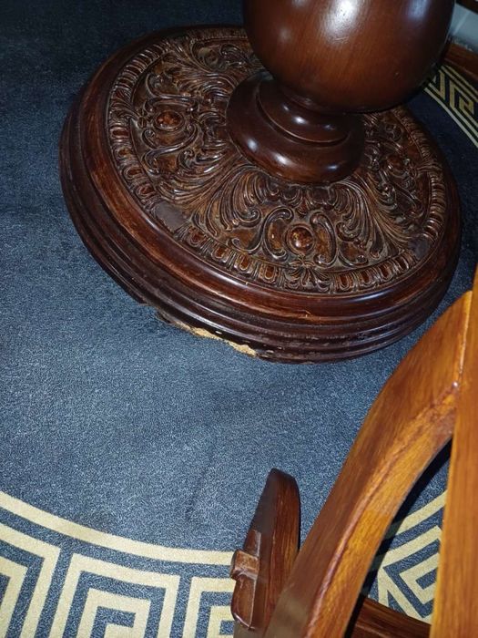 Sprzedam stół z krzesłami