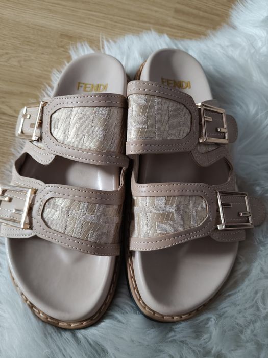 Klapki  buty Fendi