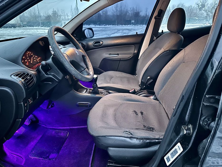 Peugeot 206 2007р 1.4 бензин