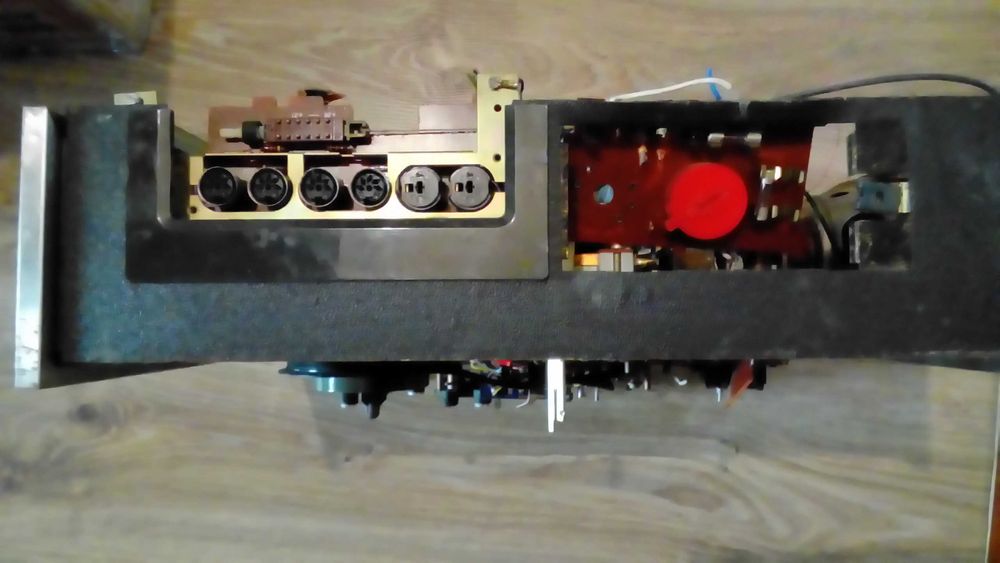 Продам магнитофон Грюндик TK 247 ДЕ ЛЮКС  восстановление или запчасти.