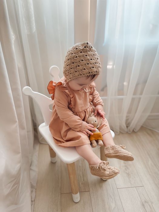 Набір , пінетки та чепчик