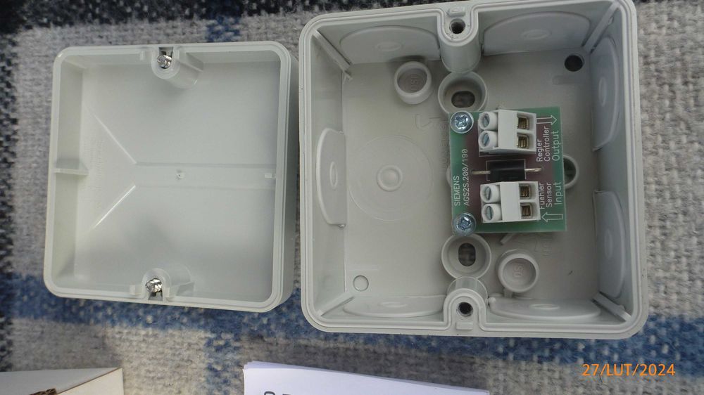 # Puszki natynkowe Siemens  AGS2S