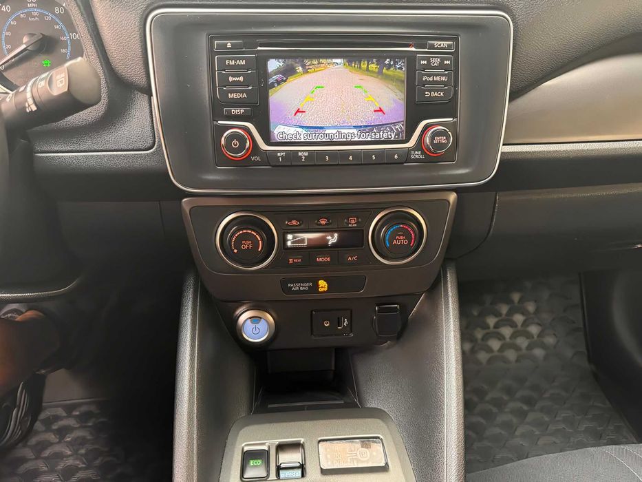 Nissan LEAF SV      2020