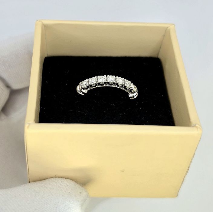 Золота каблучка з діамантами 0.46ct