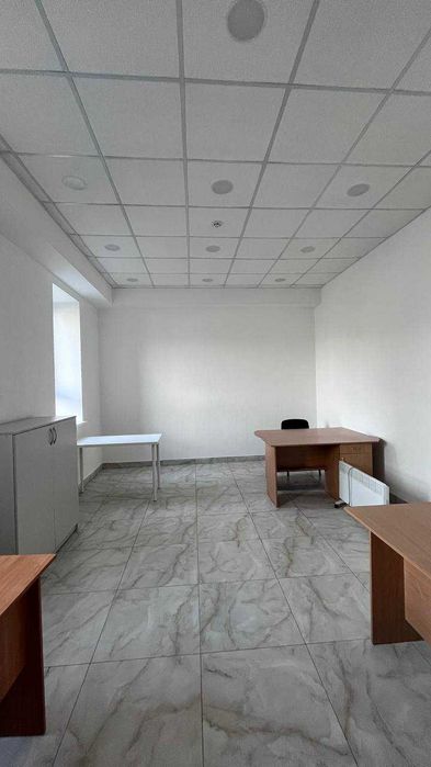 Оренда окремого приміщення 400 м2 вул. Мазепи 52