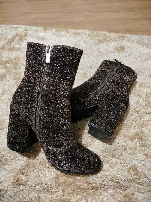Bota pelo tornozelo