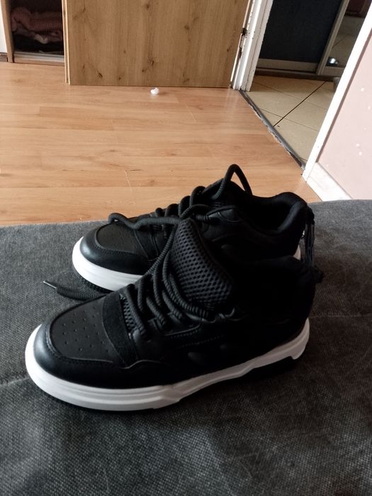 Sprzedam nowty buty  Sinsay