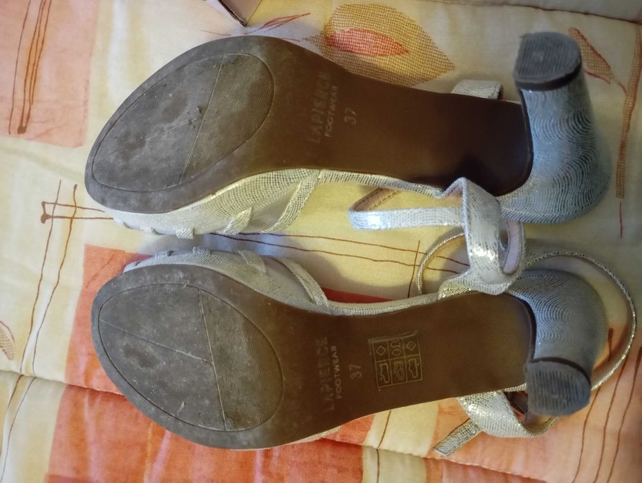 Sandálias prateadas