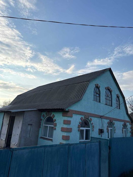 Продаж  житлового будинку в Чигирині. Можливо і під бізнес.