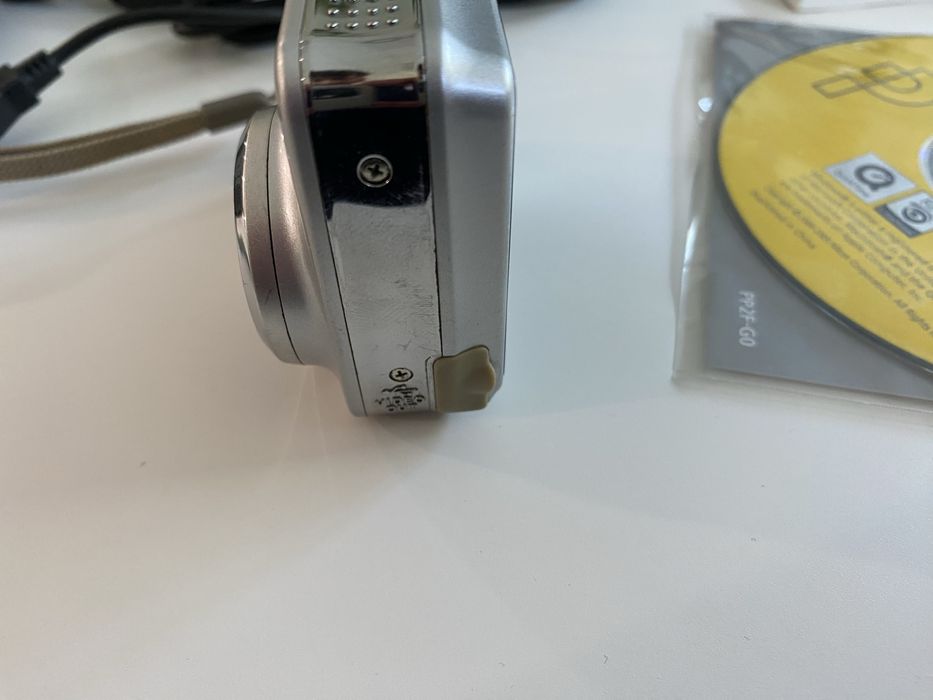 Aparat Cyfrowy Nikon Coolpix L4 rok 2006