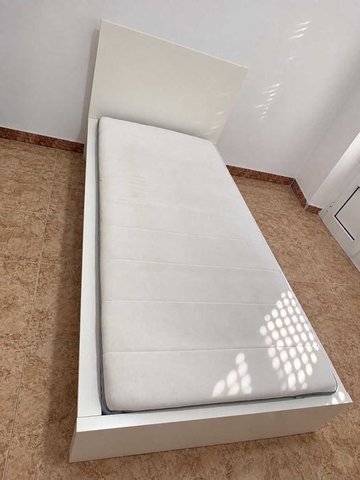 Cama IKEA completa + colchão + estrado – 140€