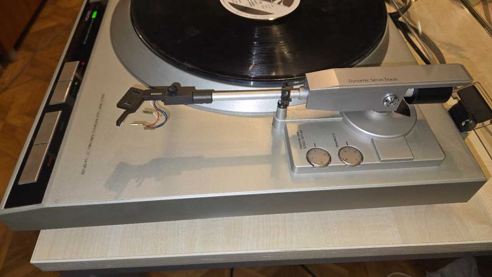 Gramofon Denon DP-35F