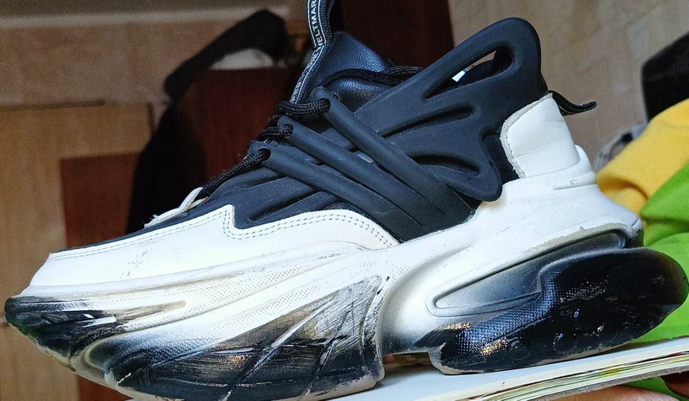 Кроссовки женские