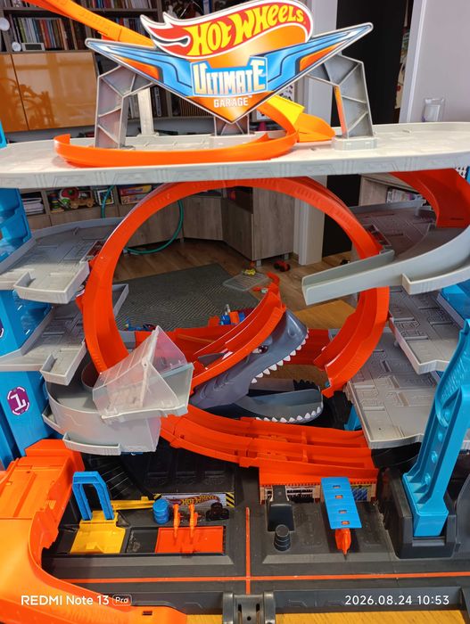 Garaż Hot Wheels Ultimate Garage z rekinem
