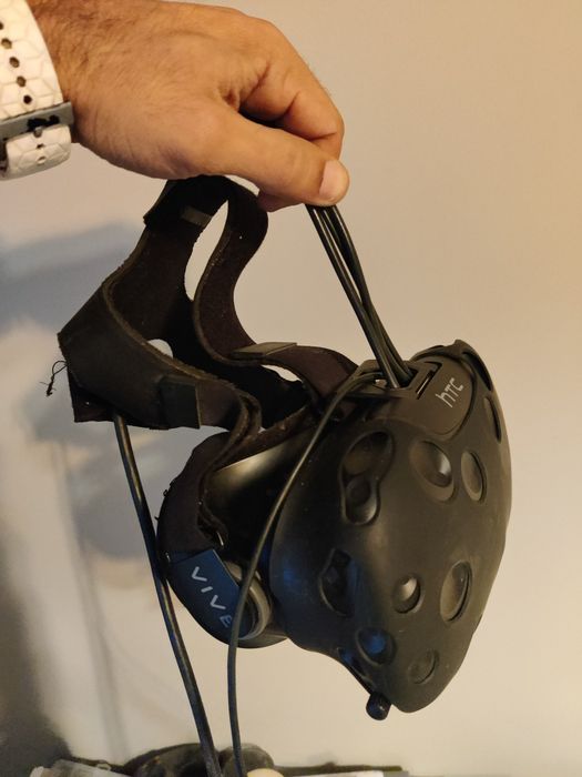 Óculos VR HTC Vive Usado com comandos e 1 base station