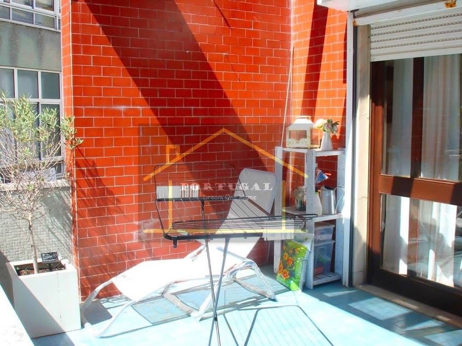 T2 com Terraço na Lapa | Luz, Conforto e Tranquilidade