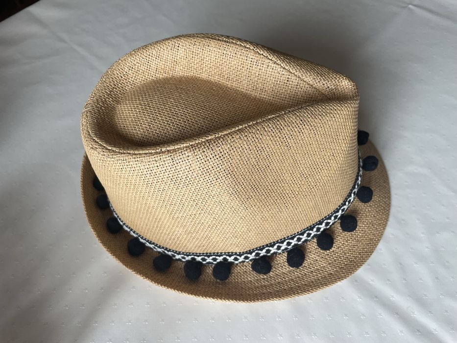 Капелюх жіночий.