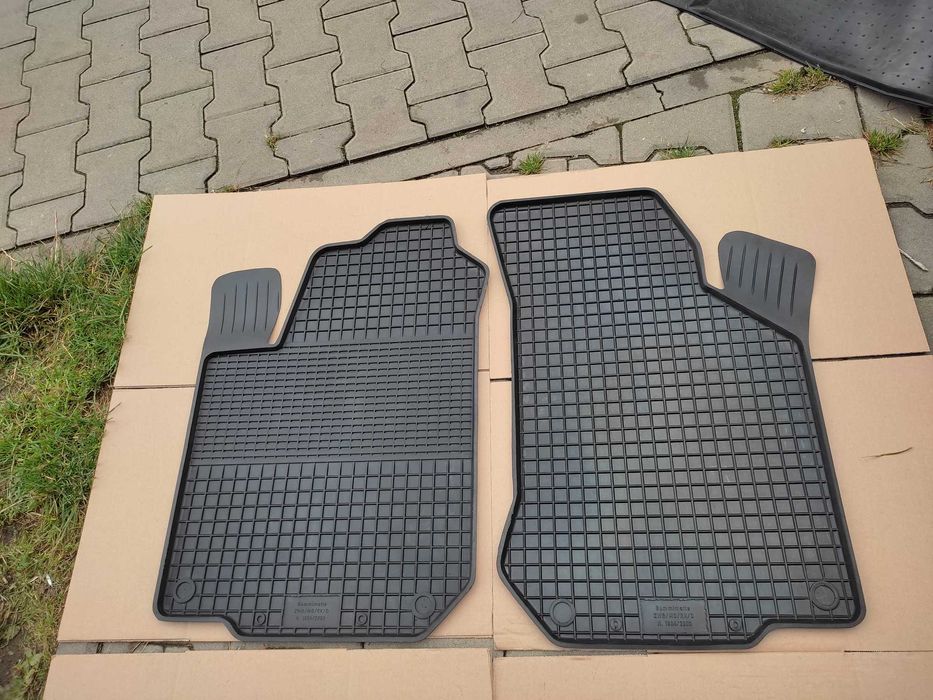 SKODA OCTAVIA 1 PRZEDNIE NOWE Dywaniki gumowe dopasowane korytka