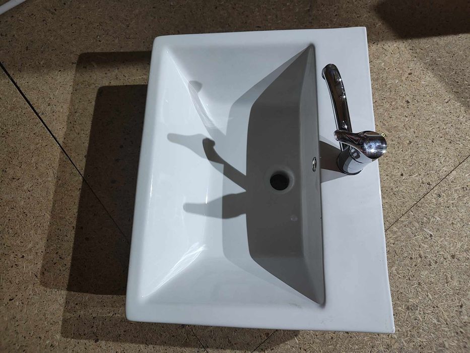 Umywalka z baterią nowa