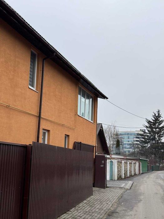 Елітний будинок у центрі, 192м², 5 соток, гараж, камін, веранди,меблі!