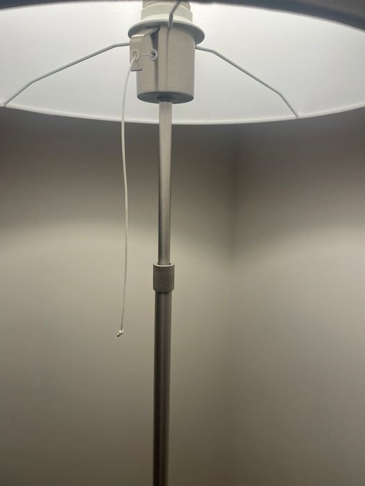 Candeeiro de pé para luz ambiente