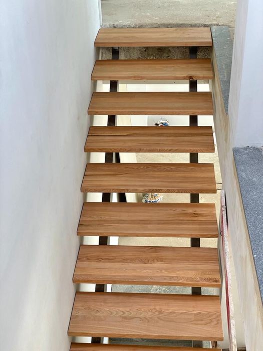 Degraus de madeira maciça por medida
