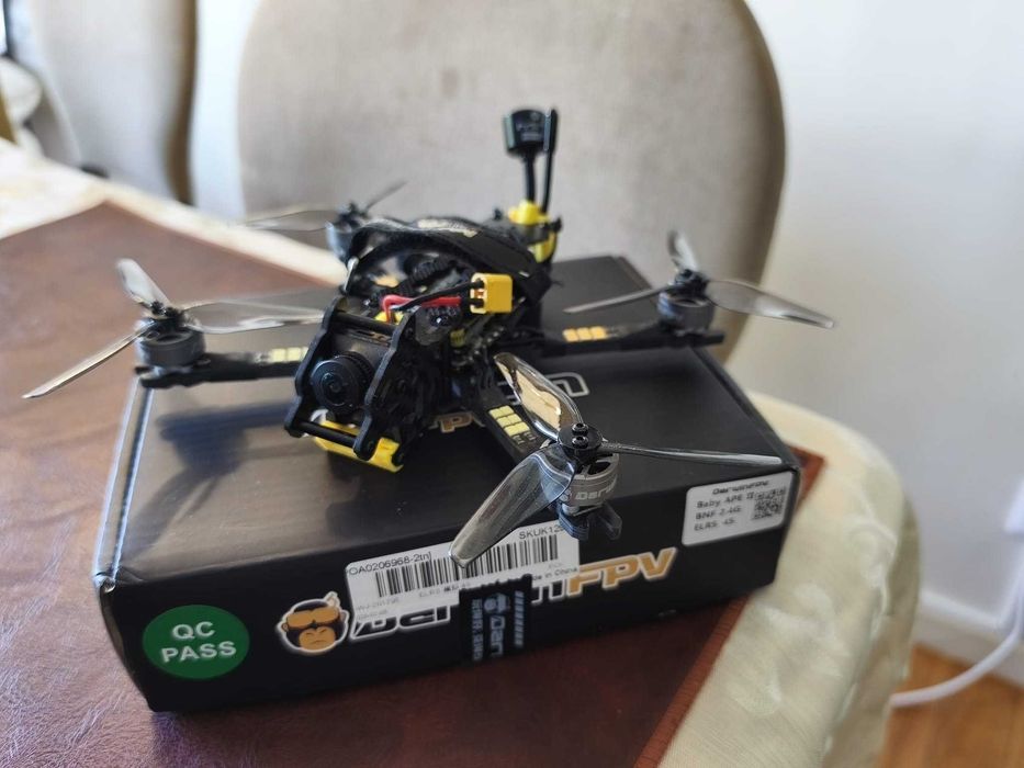 Drone FPV DarwinFPV Baby Ape II Analógico ( 4S )+ Upgrade Câmara Caddx Baby Ratel 2 + Antena RHCP