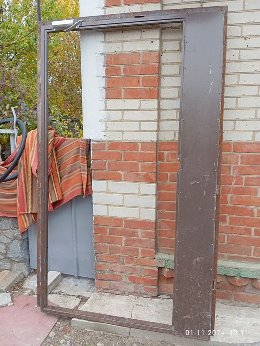 Продам двери входные