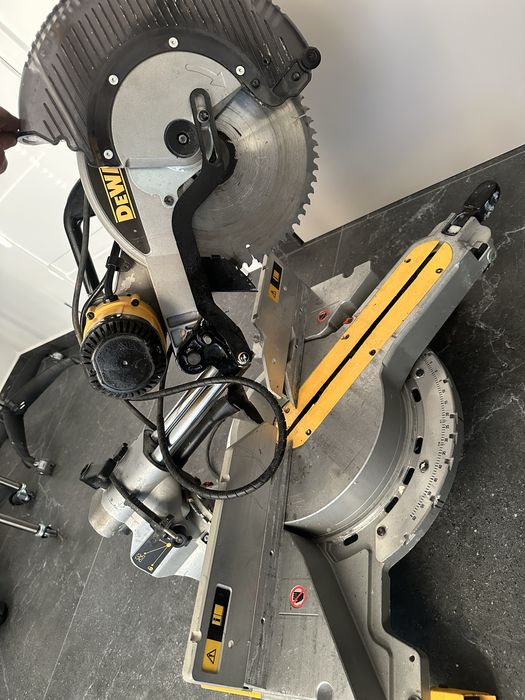 Piła /ukosnica bardzo duza ! dewalt Dw718-QS !! Dania !