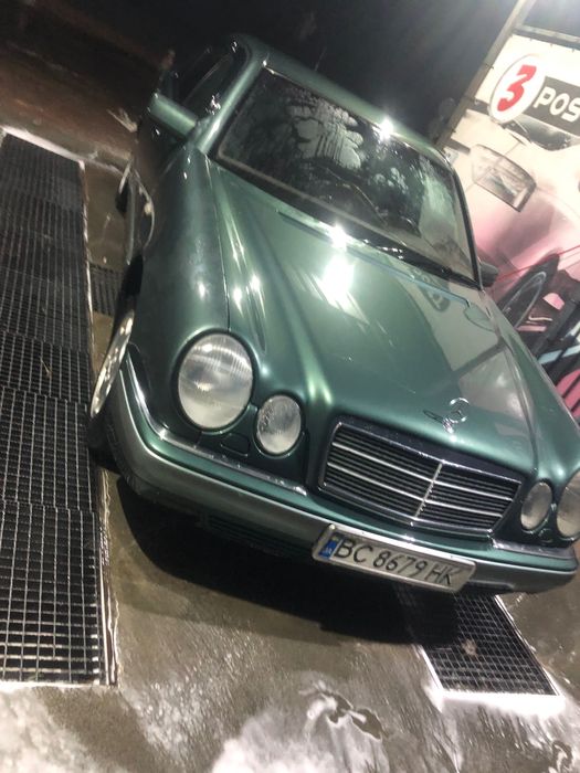 Мерседес 210  2.2 сdi