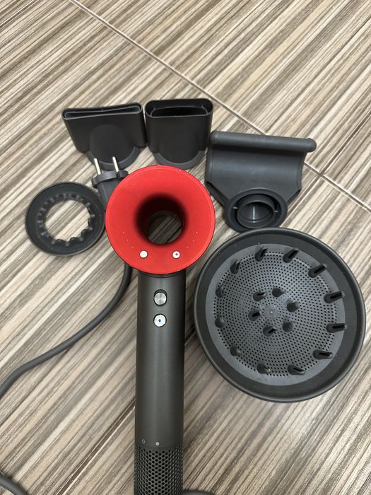 Фен з різними насадками