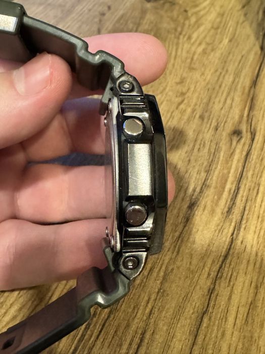 Продаю Casio G-Shock GM-2100B.
