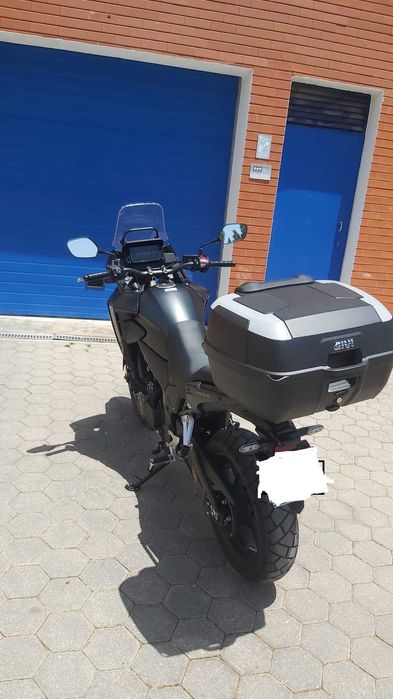Honda NX500 de março 2025 só com 2.000 Km
