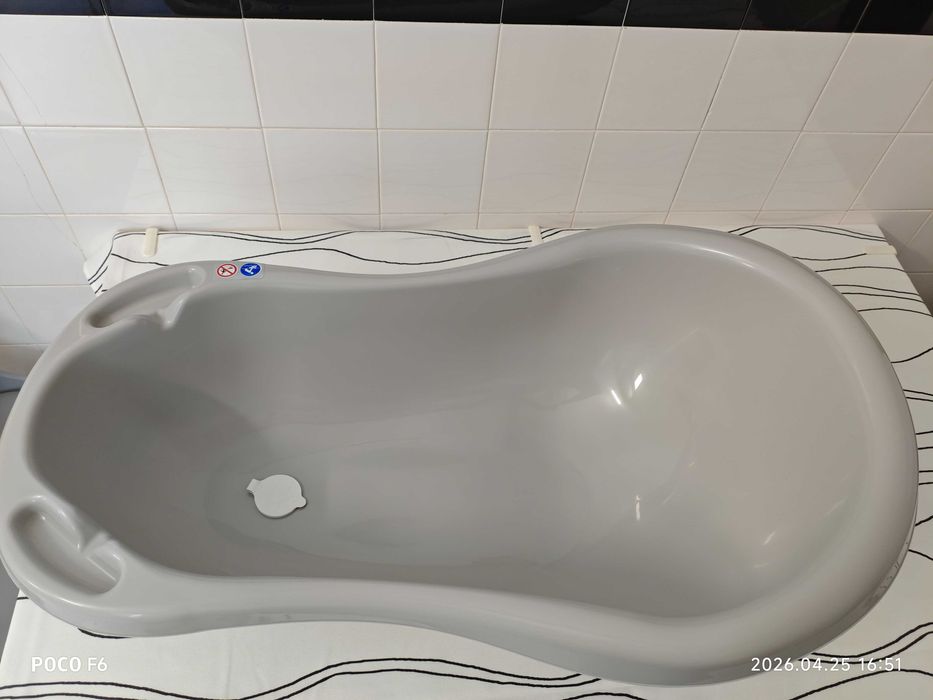 Banheira e colchão de bebé