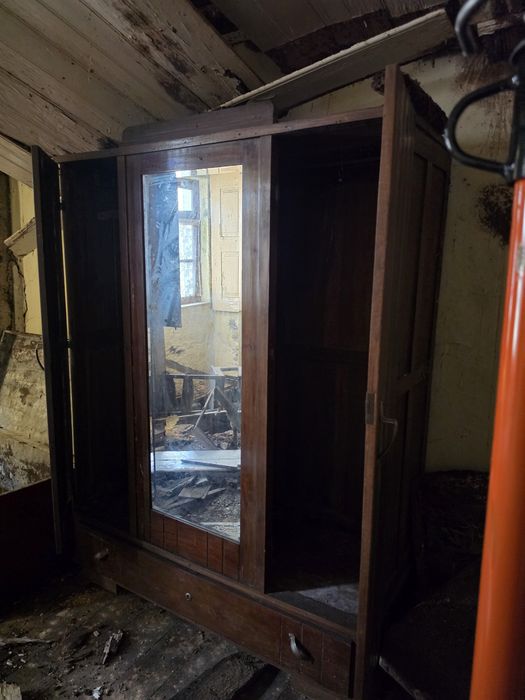 Dá-se. Móveis antigos para restauro