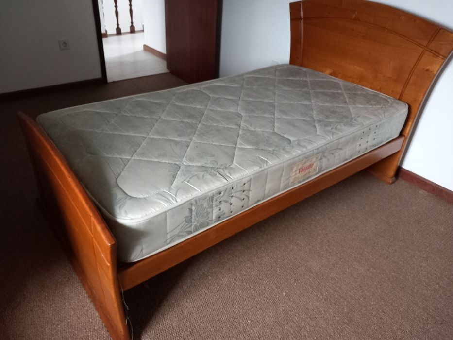 Cama individual.