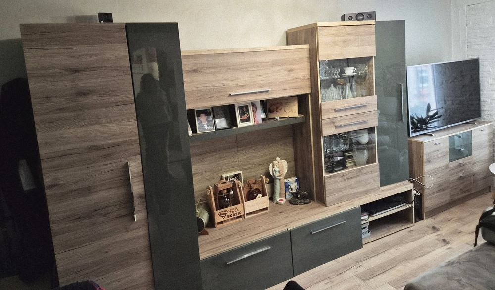 Sprzedam komplet mebli z komodą