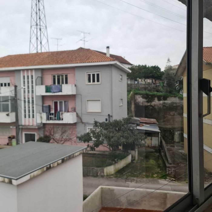 Arrenda-se T3 renovado Bairro Brinca