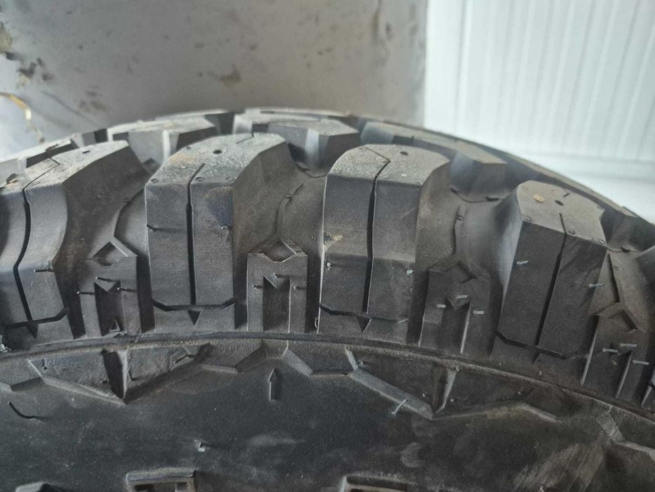 Pneu 235/85 16 Jante Land Rover 165.1