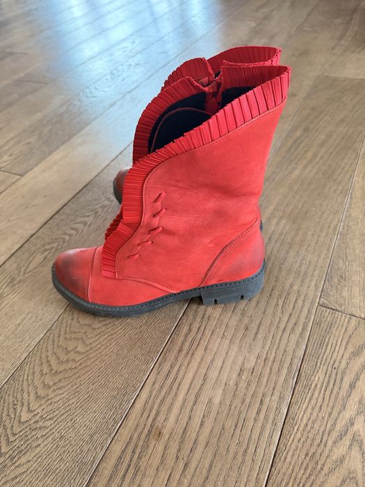 Czerwone botki damskie – unikatowy styl i wygoda!
