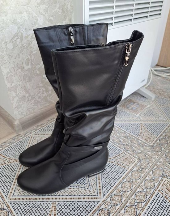 Новые женские зимние кожаные сапоги на цигейке, размер 40 (26 см)