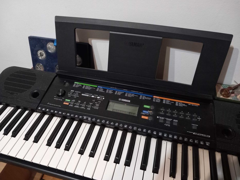 Piano eléctrico Yamaha preto