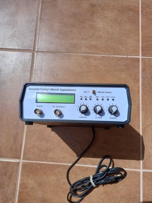 Generator Funkcji z miernikiem częstotliwości