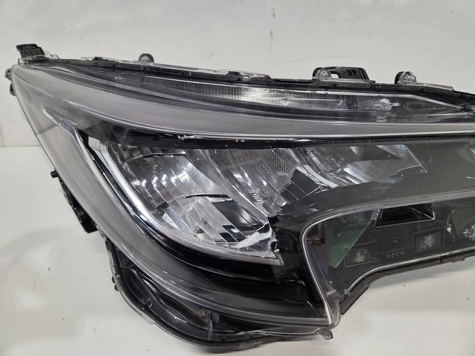 Toyota Corolla E21 HB Kombi Lampa Prawa Przednia Full LED