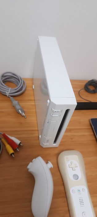 Consola Nintendo Wii Branca c/ 176 Jogos + EXTRAS