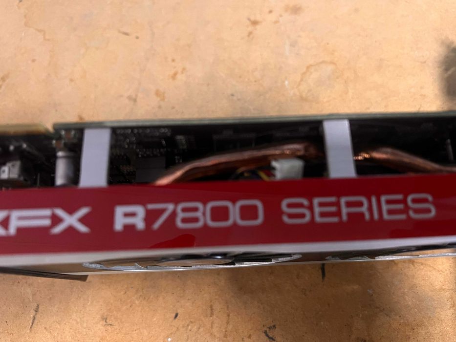 Karty graficzne PCI-E 3 sztuki