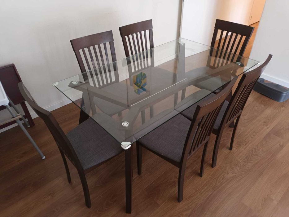Mesa de jantar com cadeiras