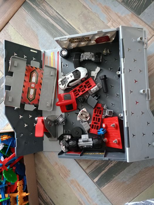 Klocki plus walizka mechanika Hot Wheels