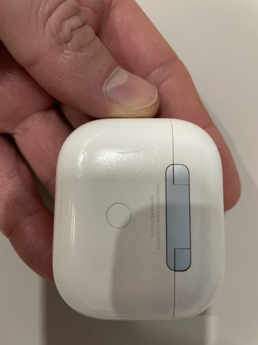 Оригінальний кейс Apple AirPods 3