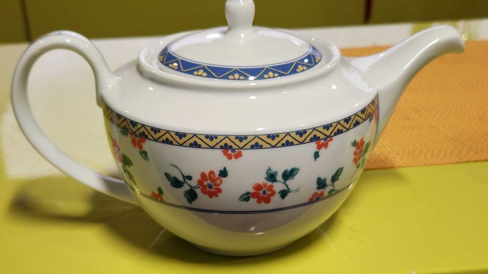 Bule de chá e açucareiro Vista Alegre colecção Madeira